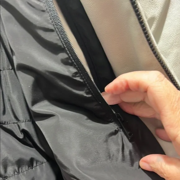 DKNY Men's Light Gray Quilted Jacket